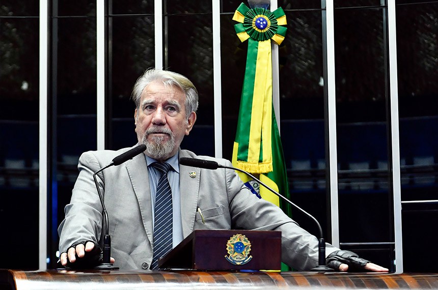 Em discurso, à tribuna, senador Guaracy Silveira (PP-TO).