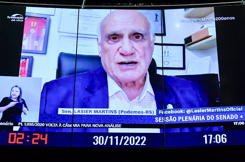 Painel exibe senador Lasier Martins (Podemos-RS) em pronunciamento via videoconferência. 