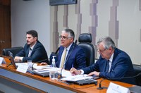 Participantes de debate criticam processo eleitoral e pedem que TSE analise denúncias