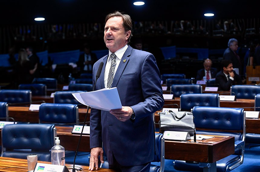 Em pronunciamento, à bancada, senador Acir Gurgacz (PDT-RO).