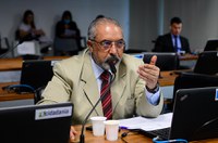 CE aprova inscrição de Abdias do Nascimento como herói da Pátria