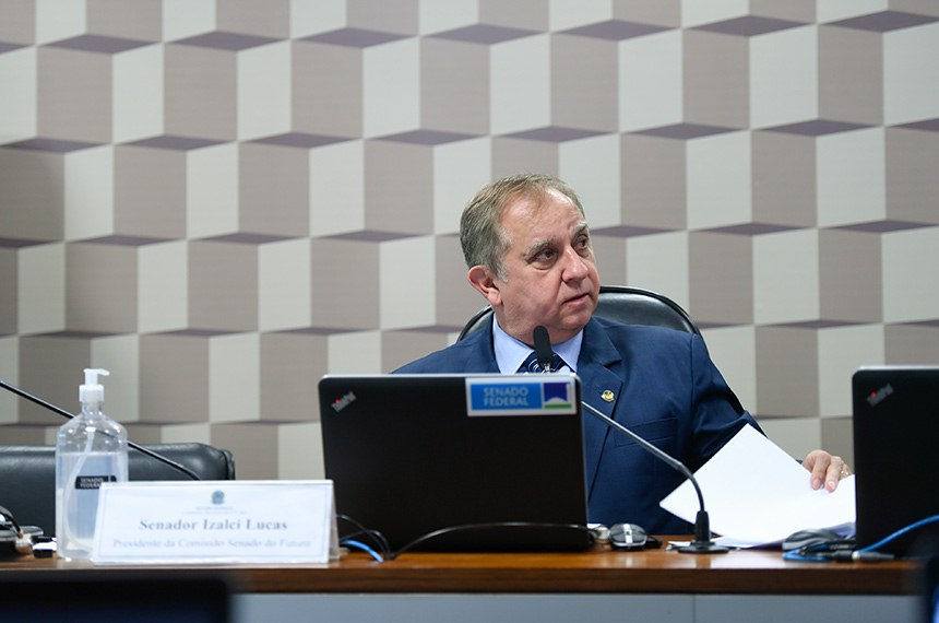 Presidente da CSF, senador Izalci Lucas (PSDB-DF), conduz audiência.