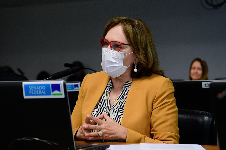 Em pronunciamento, à bancada, senadora Zenaide Maia (Pros-RN).