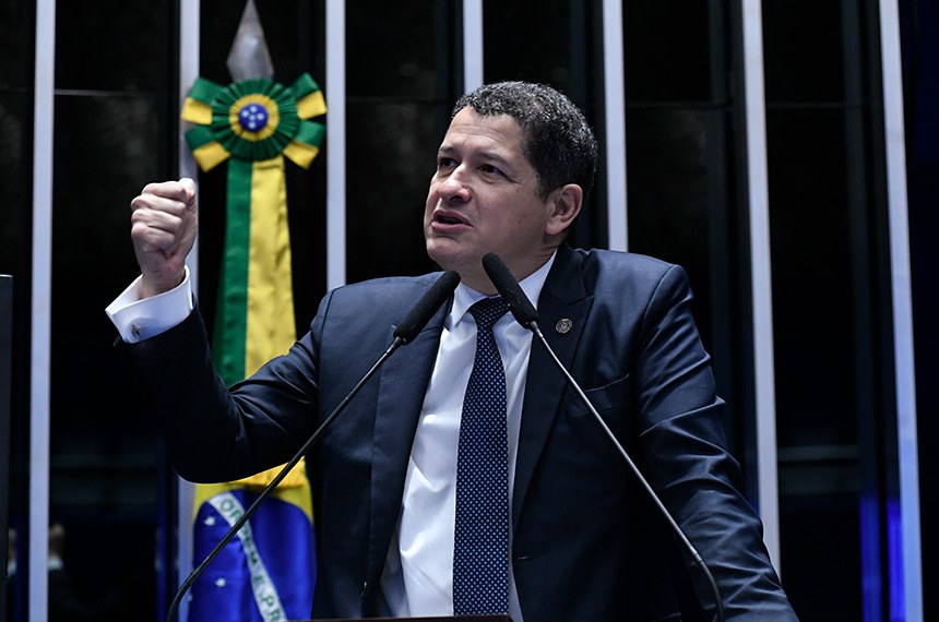 À tribuna, em discurso, diretor-executivo da Polícia Federal, Sandro Torres Avelar.