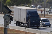 Projeto veda remuneração de empresas com base em multas de trânsito