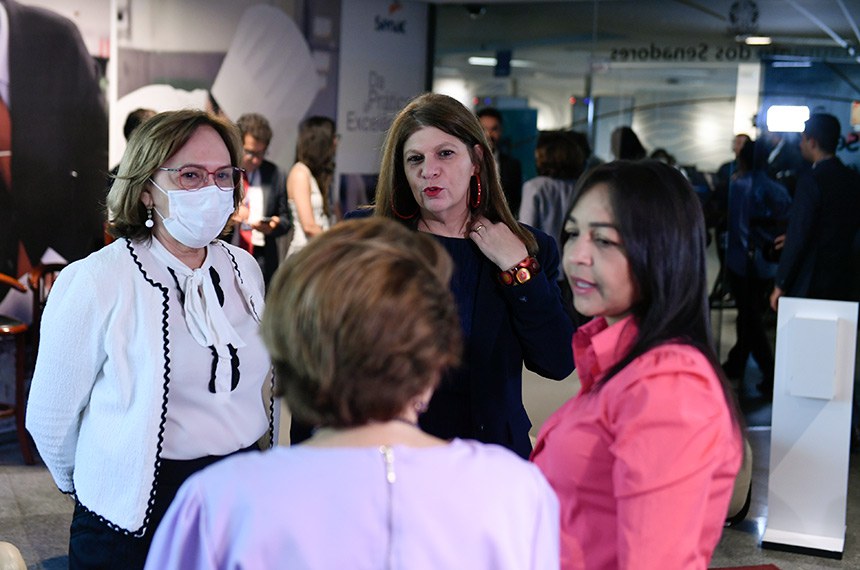 Participam:
senadora Zenaide Maia (Pros-RN); 
líder da Bancada Feminina no Senado Federal, senadora Eliziane Gama (Cidadania-MA);
senadora Nilda Gondim (MDB-PB);
diretora-geral do Senado Federal, Ilana Trombka.