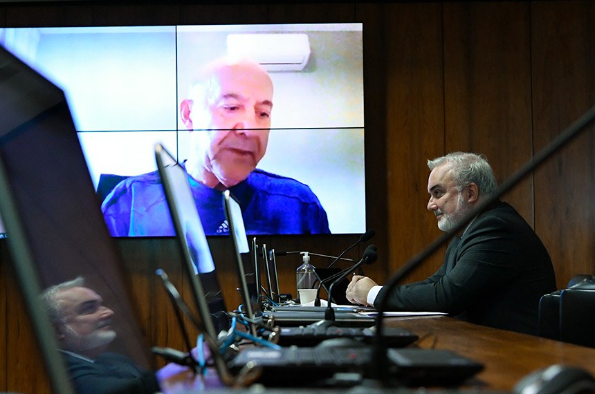 À bancada, relator do PL 4.513/2020, senador Jean Paul Prates (PT-RN).