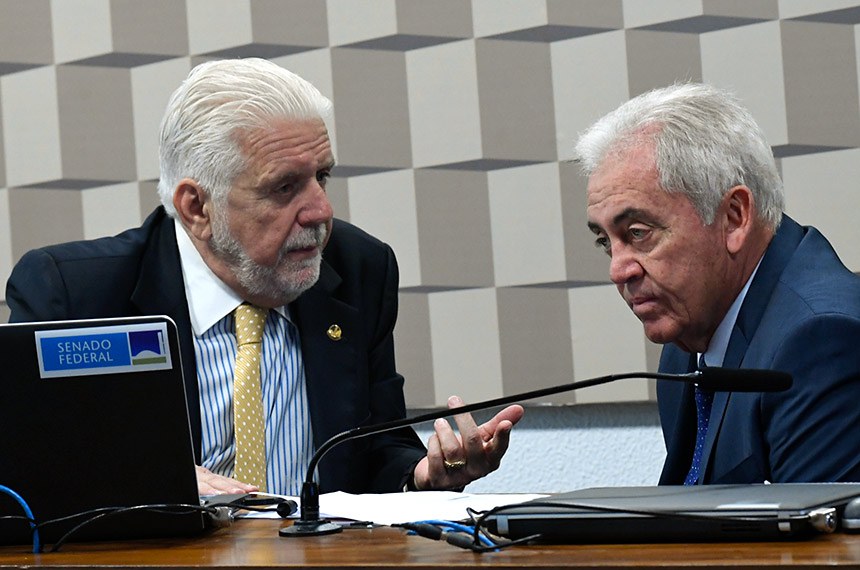 Mesa: 
presidente da CMA, senador Jaques Wagner (PT-BA); 
senador Otto Alencar (PSD-BA).