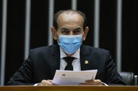 Após debate, votação de projeto sobre emendas de relator é adiada