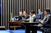 Aprovada isenção de IR na participação nos lucros de empregados; texto vai à Câmara