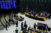 Congresso derruba vetos sobre novo regime tributário do setor petroquímico