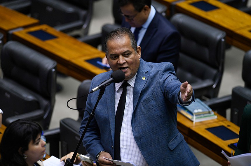 Em pronunciamento, à bancada, líder do governo no Congresso Nacional, senador Eduardo Gomes (PL-TO).