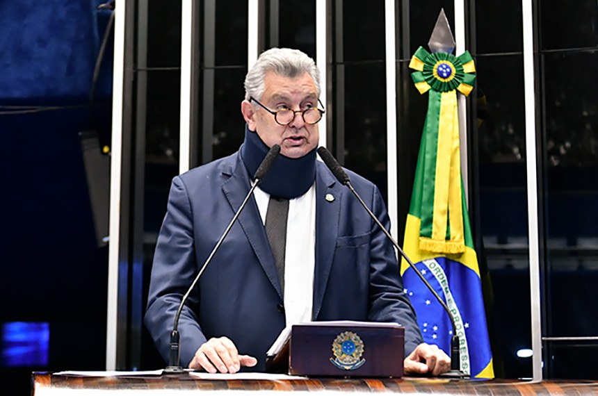 Em discurso, à tribuna, senador Luis Carlos Heinze (PP-RS).