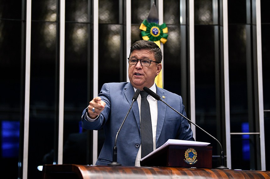 Em discurso, à tribuna, senador Carlos Viana (PL-MG).