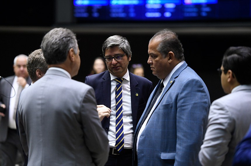 Participam: 
deputado Marcel van Hattem (Novo-RS); 
líder do governo no Congresso Nacional, senador Eduardo Gomes (PL-TO); 
líder do governo no Senado Federal, senador Carlos Portinho (PL-RJ).