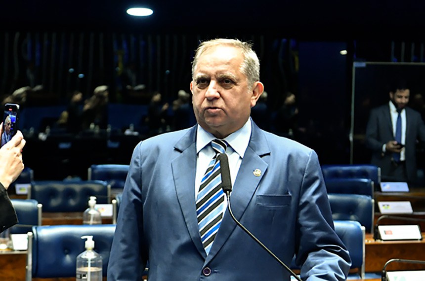 Em pronunciamento, à bancada, senador Izalci Lucas (PSDB-DF).