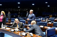 Senado aprova mudanças em projeto de prevenção ao suicídio para policiais