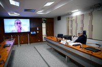 Debatedores defendem liberdade para Assange e exaltam papel da imprensa na democracia