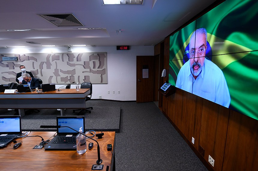 Presidente da CAS, senador Sérgio Petecão (PSD-AC), conduz reunião.