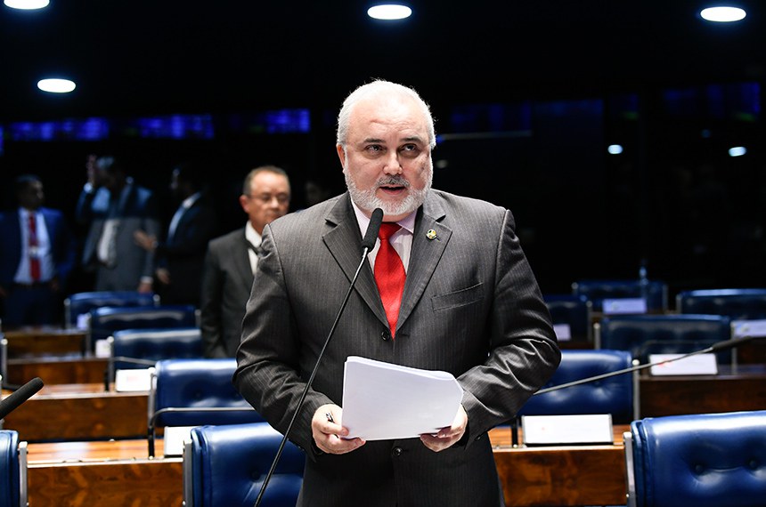 Em pronunciamento, à bancada, senador Jean Paul Prates (PT-RN).