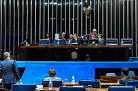 Senado suspende sessão para esperar Câmara decidir sobre PEC da Transição