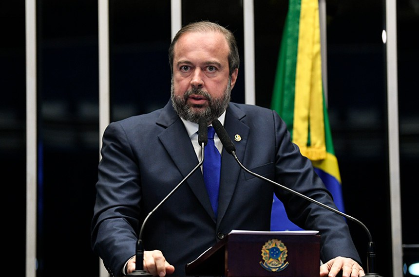 Em discurso, à tribuna, relator da PEC 32/2022, senador Alexandre Silveira (PSD-MG).