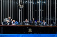 Senado confirma mudanças da Câmara e aprova PEC da Transição
