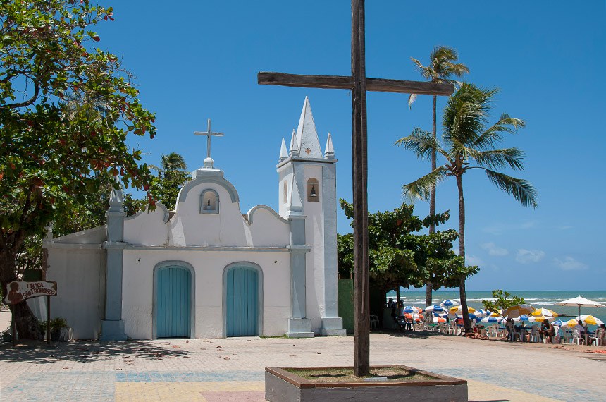 Forte Beach, São Francisco Square and São Francisco de Assis church in Mata de São João in Bahia. foto:Getty Images/iStockphoto