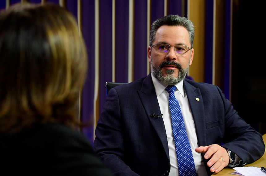 (E/D):
repórter da TV Senado, Dinalva Ferreira.
senador eleito Alan Rick Miranda (União-AC).