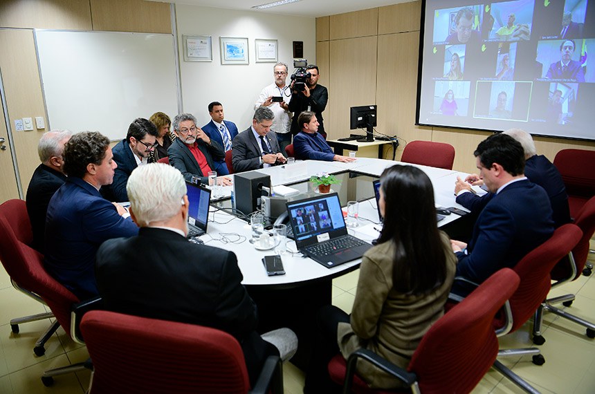 Participam:
presidente em exercício do Senado Federal, senador Veneziano Vital do Rêgo (MDB-PB);
secretária-geral-adjunta da Mesa  do Senado Federal, Sabrina Silva Nascimento;
secretário-geral-adjunto da Mesa do Senado Federal, Ivan Furlan Falconi; 
líder do Governo no Senado Federal, senador Jaques Wagner (PT-BA); 
senador Otto Alencar (PSD-BA); 
senador Jean Paul Prates (PT-RN); 
senador Marcos do Val (Podemos-ES); 
senador Paulo Rocha (PT-PA); 
senador Rogério Carvalho (PT-SE); 
senador Acir Gurgacz (PDT-RO).