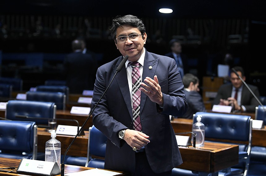 Em pronunciamento, à bancada, senador Giordano (MDB-SP).