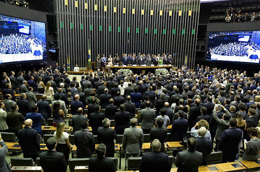 Mesa:
senadora Simone Tebet (MDB-MS);
procuradora-geral da República, Raquel Dodge;
presidente do Supremo Tribunal Federal (STF), ministro Dias Toffoli;
presidente da Câmara dos Deputados, deputado Rodrigo Maia (DEM-RJ);
presidente do Senado Federal, senador Davi Alcolumbre (DEM-AP);
vice-presidente da República, Hamilton Mourão;
ministro-chefe da Casa Civil, Onyx Lorenzoni;
1ª secretária da Mesa do Congresso Nacional, deputada Soraya Santos (PR-RJ);
senador Izalci (PSDB-DF).