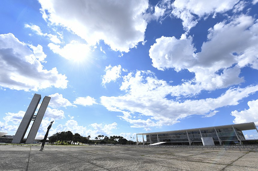 Palácio do Planalto é o nome oficial do local de trabalho da Presidência do Brasil. É onde está situado o Gabinete do Presidente da República. O prédio também abriga a Casa Civil, a Secretaria-Geral e o Gabinete de Segurança Institucional da Presidência da República.
