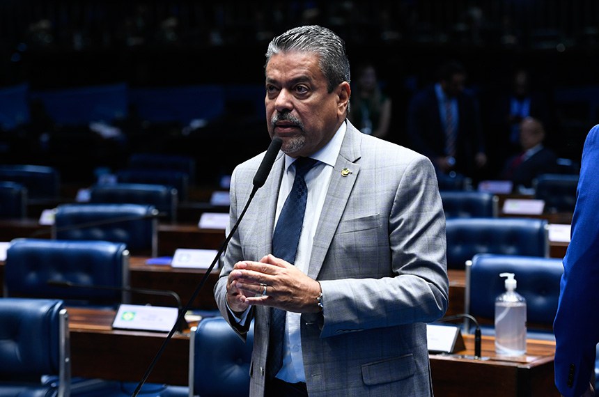 À bancada, senador Dr. Hiran (PP-RR). 