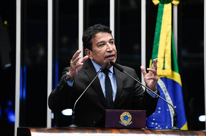 Em discurso, à tribuna, senador Eduardo Gomes (PL-TO).