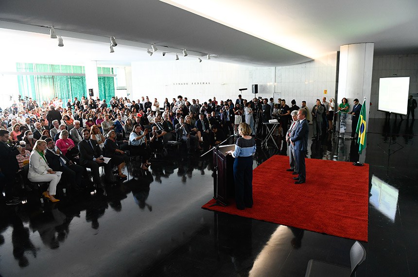 Participam:
deputada Maria do Rosário (PT-RS) - em pronunciamento; 
deputada Erika Kokay (PT-DF); 
senadora Soraya Thronicke (União-MS); 
senador Weverton (PDT-MA); 
deputado André Figueiredo (PDT-CE); 
deputada Professora Luciene Cavalcante (PSOL-SP);
deputado Chico Alencar (PSOL-RJ); 
deputada Luiza Erundina (PSOL-SP); 
deputada Fernanda Melchionna (PSOL-RS).