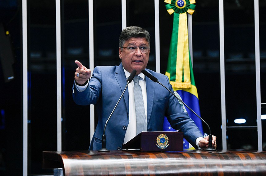 Em pronunciamento, à tribuna, senador Carlos Viana (PL-MG).