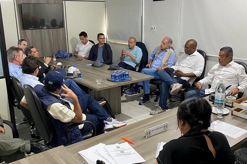 Também integram a comitiva o governador Antonio Denarium, o ministro da Defesa, José Múcio, e os deputados federais Duda Ramos (MDB-RR), Albuquerque (Republicanos-RR) e Zé Haroldo Cathedral (PSD-RR).