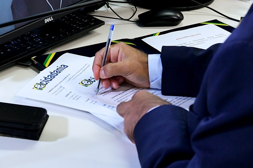 Senador Eduardo Girão (Podemos-CE) preside sessão.