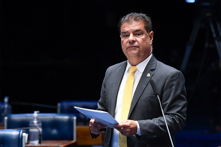 Em pronunciamento, à bancada, senador Nelsinho Trad (PSD-MS).