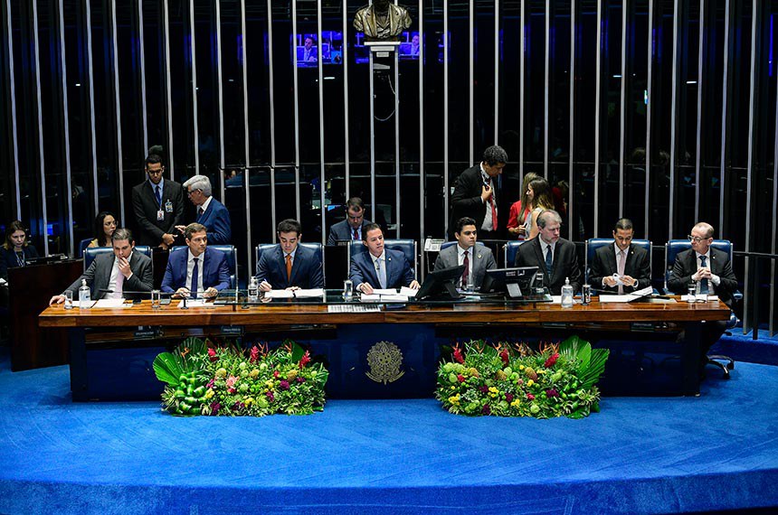 Mesa:
requerente desta sessão, deputado Hugo Motta (Republicanos-PB);
presidente do Banco Central, Roberto Campos Neto;
presidente do Tribunal de Contas da União, ministro Bruno Dantas;
requerente e presidente desta sessão solene, vice-presidente do Senado Federal, senador Veneziano Vital do Rêgo (MDB-PB);
secretário-geral da Mesa do Senado Federal, Gustavo A. Sabóia Vieira;
ministro do Supremo Tribunal Federal, Dias Toffoli;
vice-presidente da Câmara dos Deputados, deputado Marcos Pereira (Republicanos-SP);
presidente da Associação dos Membros dos Tribunais de Contas do Brasil (Atricon), Cezar Miola.