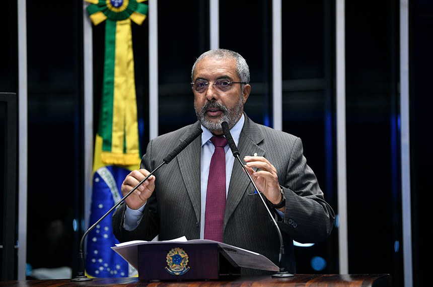 Em discurso, à tribuna, senador Paulo Paim (PT-RS).