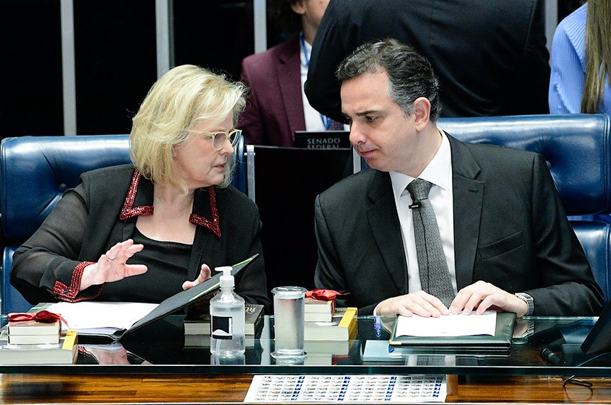 Mesa: 
presidente do Supremo Tribunal Federal (STF), ministra Rosa Weber; 
presidente do Senado Federal, senador Rodrigo Pacheco (PSD-MG).