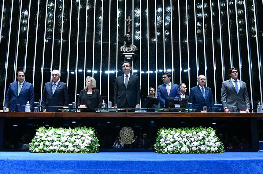 Mesa: 
presidente da Ordem dos Advogados do Brasil (OAB), José Alberto Simonetti;
nascido no município de Ruy Barbosa, Chapada Diamantina/BA, senador Otto Alencar (PSD-BA); 
presidente do Supremo Tribunal Federal (STF), ministra Rosa Weber; 
presidente do Senado Federal, senador Rodrigo Pacheco (PSD-MG); 
secretário-geral da Mesa, Gustavo A. Sabóia Vieira;
representando a Academia Brasileira de Letras (ABL), ex-presidente do Senado Federal, José Sarney;
deputado Otto Alencar Filho (PSD-BA).