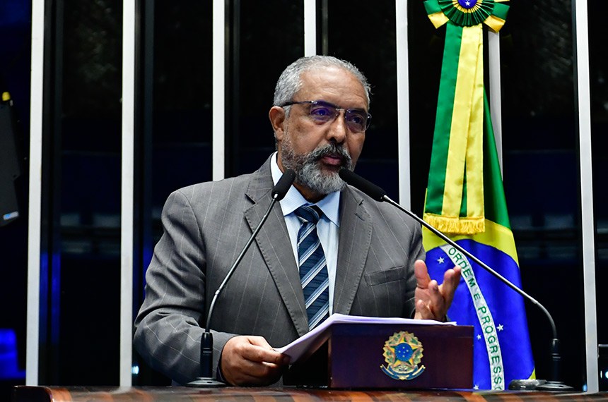 Em discurso, à tribuna, senador Paulo Paim (PT-RS).