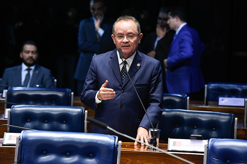 Em pronunciamento, à bancada, senador Zequinha Marinho (PL-PA).