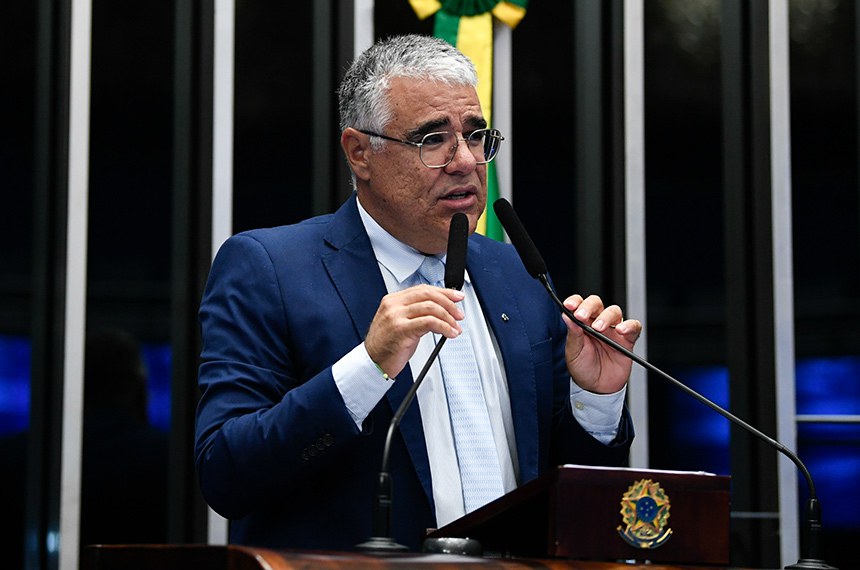 Em discurso, à tribuna, senador Eduardo Girão (Novo-CE).