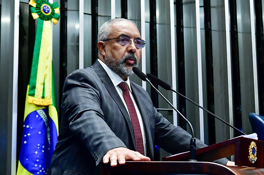 Em discurso, à tribuna, senador Paulo Paim (PT-RS).