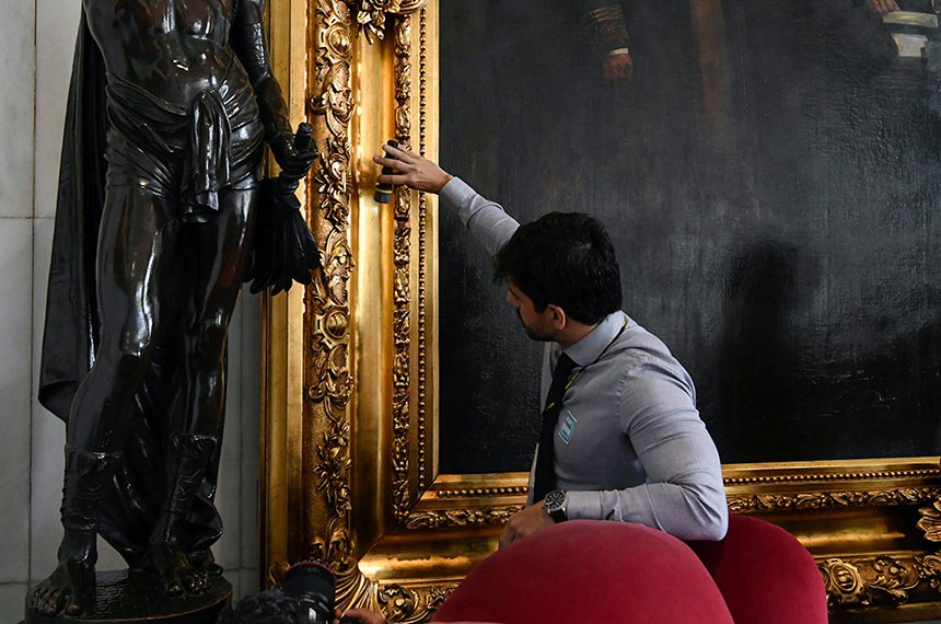 (E/D):
auxiliar parlamentar do Serviço de Conservação e Preservação do Museu (SECPM), Priscila Rocha Gomes De Souza.