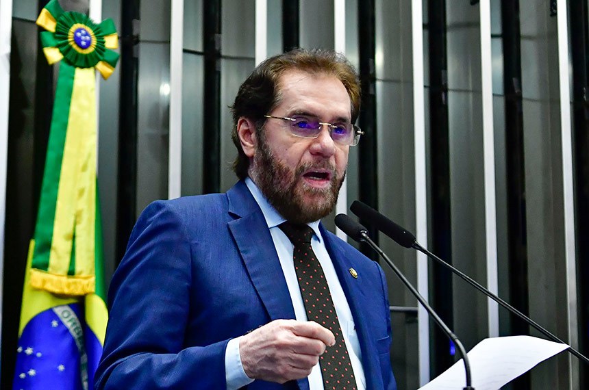 Em discurso, à tribuna, senador Plinio Valério (PSDB-AM)